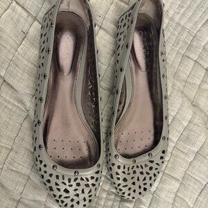 NEW Calvin Klein Grey Leather Ballet Flats with cut-outs - Size 7